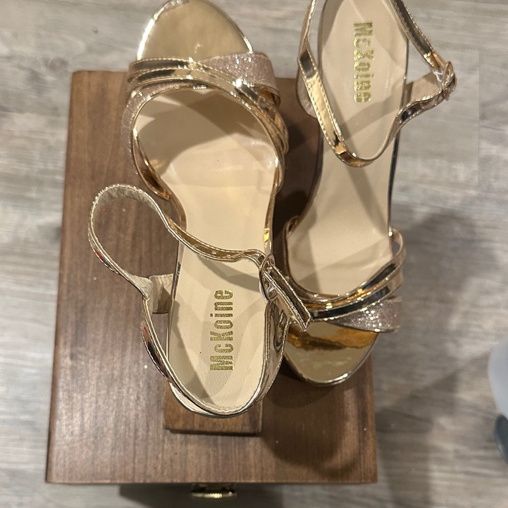 Clone Gold Metallic Strappy Heeled Sandals 
Mckoine